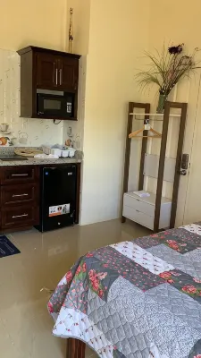 Studio bungalow WiFi/ Hot Water in flourishing Drax Hall - Homestays