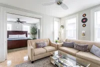 Modern + Spacious 5BR/2BA Home, Renovated Backyard - พร้อมWifi