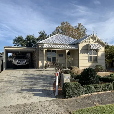 Elmsford Cottage (Warragul) - right in the heart of Gippsland.