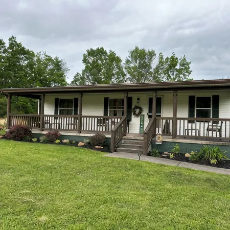 Grassy Meadow Getaway - HOT TUB!