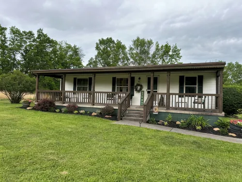 Grassy Meadow Getaway - HOT TUB!