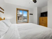 Central Location, Ski in/Ski Out, Private Hot Tub Hotéis em Sun Peaks