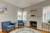 Sale! Book Now! Nice 1 Bedroom- Downtown Dunedin Bungalow!