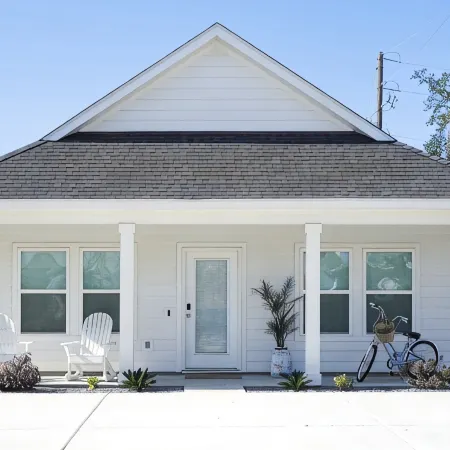 Walk to the Beach & Comes with Two Bikes! Fully Fenced in Back Yard!