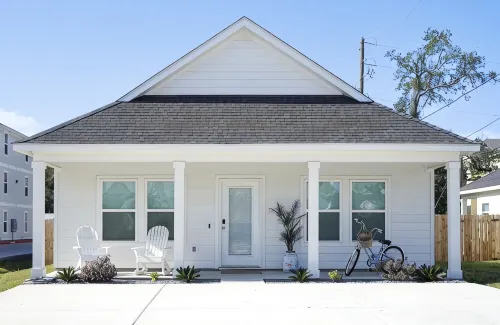 Walk to the Beach & Comes with Two Bikes! Fully Fenced in Back Yard! - 4 Sao