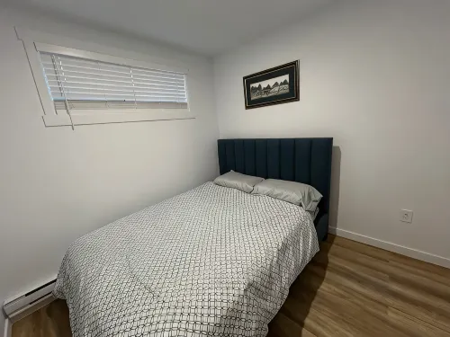 Cozy 2 Bedroom Basement - บังกะโล
