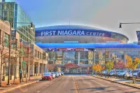 Downtown King Bed Suite- Very Walkable- Flexible Cancellation