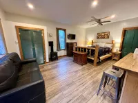 Cozy studio in gorgeous Salmon with AC, WiFi, Hot tub - 2 estrellas