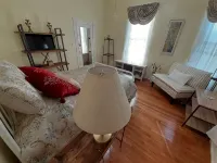 Nottingham Turret Rm w Queen Bed, Near UVaWise & Main St,  Private Detached Bath - Homestays