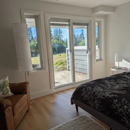Beautiful beachfront Villa on 80 acres of farmland! Hotels in Sooke