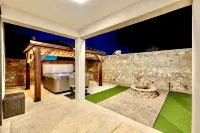 Modern 3-Bedroom Villa with Jacuzzi and Gym - Villas
