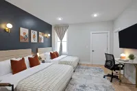 Spacious Modern 4Br Urban Retreat with Game Room, Yard, Near Path Train& NYC Bus - 4-Star