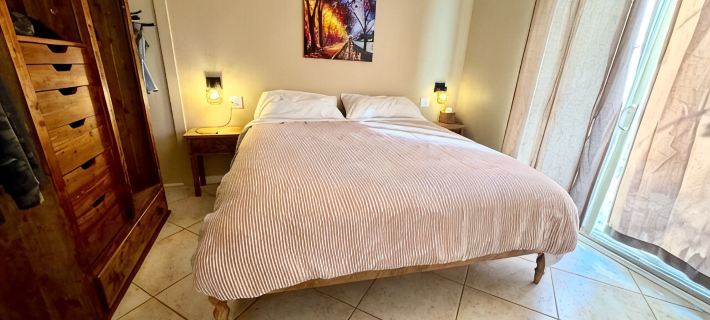Central Encinitas, 1.4 Miles from Beach エンシニータスのホテル