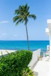 Roadside Apartment of Beachfront Property! AC & WiFi - Apartments