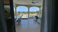 Large 6 bedroom, Luxury Villa with Pool, Ocean View, Fully Staffed, Near Beach! - 別墅