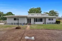 LUX 6BR 4Bath Htd Pool & Jacuzzi Mini Golf G-Room - Wifi