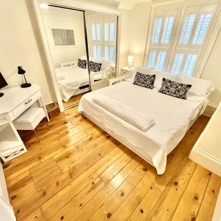 Luxury Dream Cottage - Hot Tub, 3 blocks from Pearl Street, and 5 outdoor patios