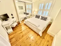 Luxury Dream Cottage - Hot Tub, 3 blocks from Pearl Street, and 5 outdoor patios - Boutique