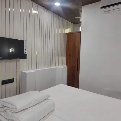 Hotel M Hyatt Hotels near DMRL