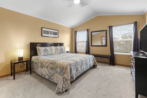 BEAUTIFUL VERY SPACIOUS home in heart of Branson - Hot Tub, Game Room,Large Yard - Bungalows
