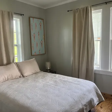 3-bedroom updated fishing cabin on the bay in Seadrift with WiFi & Central AC