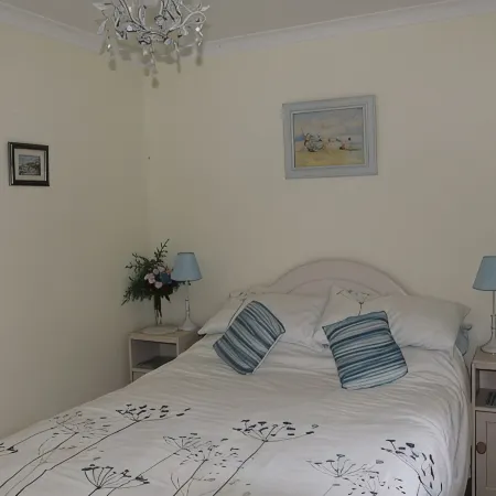 2 Bedroom Accommodation in Two Acres Of Gardens on edge of village of Blisland