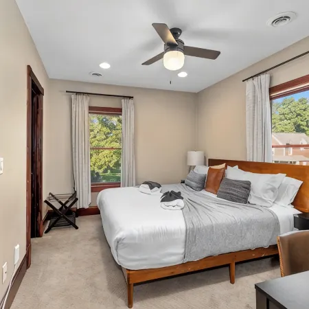 Lake View Condo - Walk to Saugatuck
