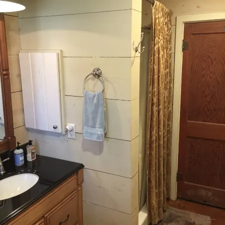 Private Cabin on 10 Acre Lake with Great Bass Fishing, 4.5 Miles from Boerne