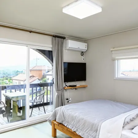Morning of Bijarim Pension Jeju Отели рядом с достопримечательностью «Лес Биджарим»