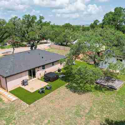 New SPA! Dwntwn DRIP Bluff St Cottage & Guest House! Walk to Food, Bars & Music! Hotel Exterior
