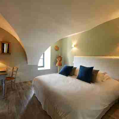 Former convent from the 17th, renovated, private garden, Beaune center Rooms