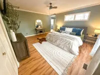 Golf Front home on Pine Needles. 4 King Beds : 5 miles from villages - 4-Star