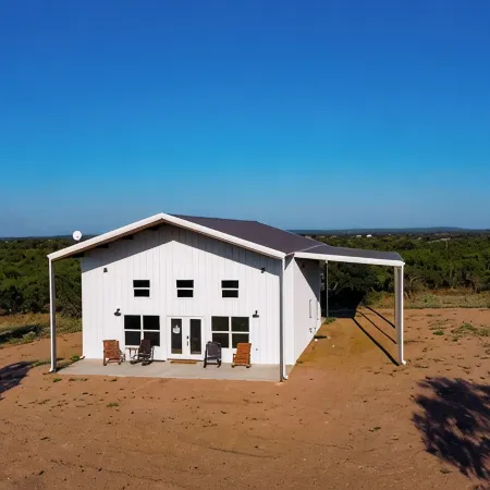 Gorgeous, Secluded Hill Country Escape Near River + Game room!