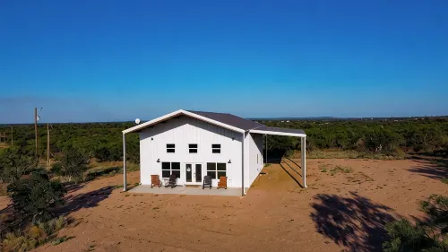 Gorgeous, Secluded Hill Country Escape Near River + Game room! - 4성급