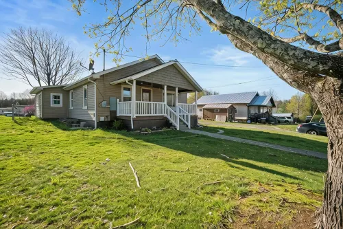 Adventure Basecamp, Walks to Kaymoor and Long point Trails, Hot Tub & Game Room - 4-Star