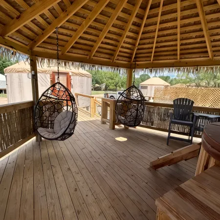 Peacock/River Yurt Village/Couples Yurt/Hot Tub/Close to Town!
