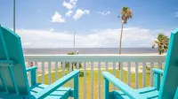 Blue Pelican 2 Beachfront Vacation Rental Home - 4성급