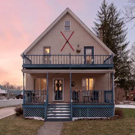 -RARE- In-Village rental! 4-Bedrooms w HOT TUB & AC