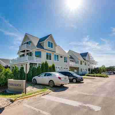 Beachfront Luxury Home-NEW Private Heated Pool, Lake View, Firepit, Game Room Hotel Exterior