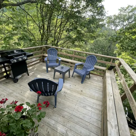 Spacious Round Home, Cozy, Ski In Ski Out for Winter, Prime Location Year Round