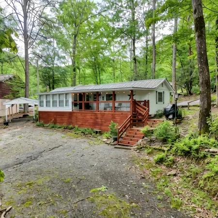 Cozy Country Cottage Just Minutes to Lake Chatuge and 15 Miles from Helen