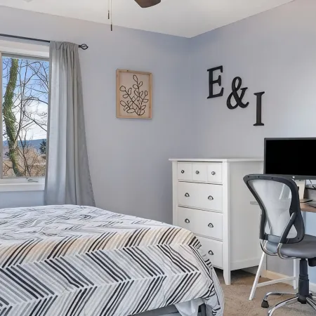Beautiful Home with Gamers Paradise Game Room!
