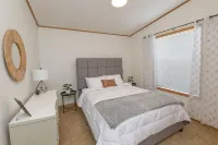 Three bedroom home on a large lot with a lake view - 3-Star