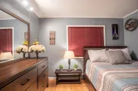 Amenity-Rich Fun Cabin~HotTub*GameRm*20-min to Ski - Chalets