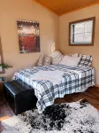 Off Grid tiny cabin on riverfront property - Hytter