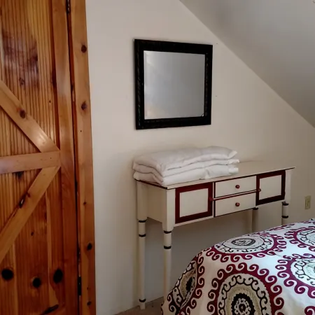 Ferndale BluffHouse -- Farm House sleeps 9; 10 acre former dairy