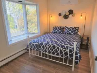 Serene Upstairs Apt. Walk to Town, Train, & Beach Ferry! Off-Street Parking. - Wifi