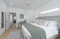 Vilano Beach Vacation Stop. 2 masters, Private Heated pool, Steps to the Beach! - Beach