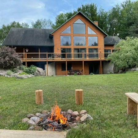 Cozy Log Cabin - Nature Escape - 5 Acres