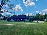 Spacious Family Lodge: Solar Pool, Hot Tub, Bikes, Fire Pit & EV Charger. - 3 tähden